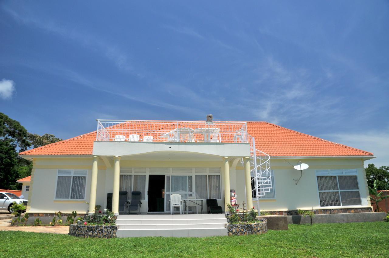 אנטבה Victoria Lake View Guesthouse & Safaris מראה חיצוני תמונה